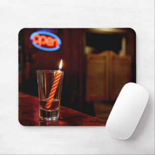 Kerzenhalter in einem Saloon-Shotglas Mousepad