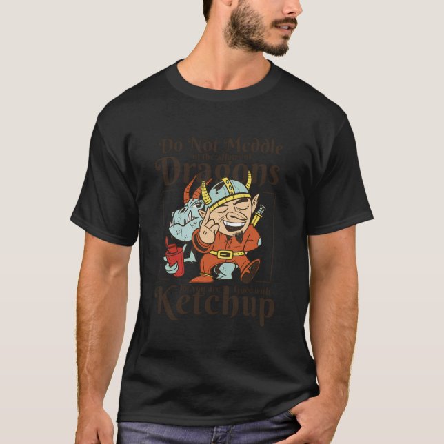 Ketchup + Ein süßer Kleiner Drachen Adventurous Wa T-Shirt (Vorderseite)