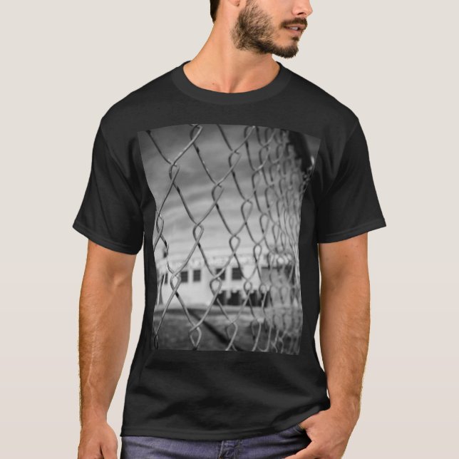Kettengliederzaun T-Shirt (Vorderseite)