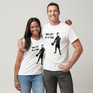 Kettlebell-Gewichte beim Heben auf einmal Workout- T-Shirt