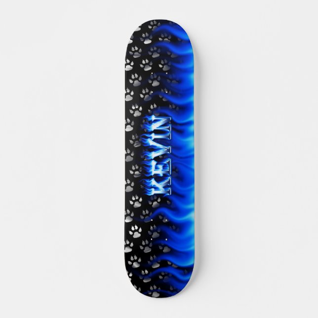 Kevin Skateboard blauen Feuer und Flammen Design. (Vorne)