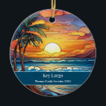 Key Largo Beach Urlaub Keramik Ornament<br><div class="desc">Niedliche Imitate bunte Glasstrandszene,  personalisierbares Key West Beach Trip Souvenir. Ideal für Weihnachten- und Familienurlaub,  oder Flitterwochen-Muss. Anpassung: Change Caption und Jahr,  um es einzigartig zu machen.</div>