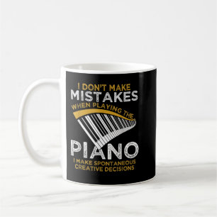 Keyboard Pianist gibt Musikerpiano Kaffeetasse