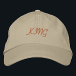 Khaki Majesty: "King" bestickt Hat Bestickte Baseballkappe<br><div class="desc">Die Kappe aus Chaki-Baumwolle mit kühlem "King"-Stickereien in Gold - klassischer Stil trifft auf königlichen Flair.</div>