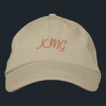 Khaki Majesty: "King" bestickt Hat Bestickte Baseballkappe<br><div class="desc">Die Kappe aus Chaki-Baumwolle mit kühlem "King"-Stickereien in Gold - klassischer Stil trifft auf königlichen Flair.</div>