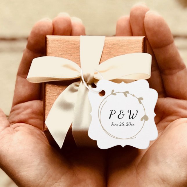 Khaki Simple Heart Wreath Monogram Wedding Geschenkanhänger (In Situ Held)