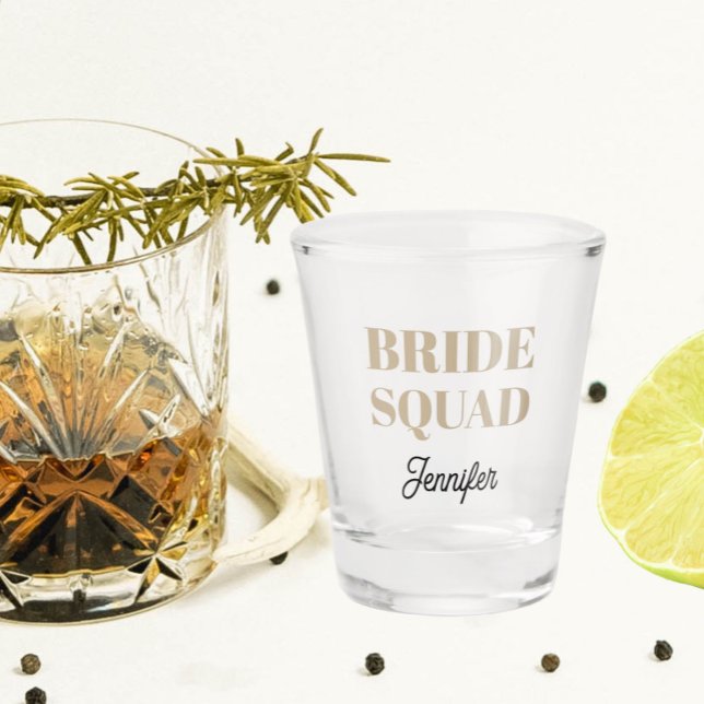 Khaki Wedding Bride Squad Personalized Schnapsglas (In Situ)