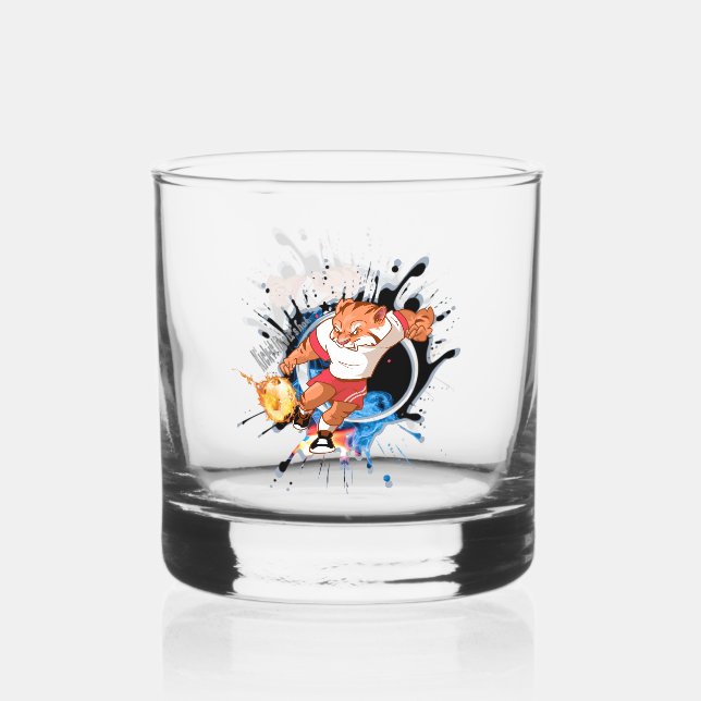Kick es so, wie es heiß ist. Cartoon Fußball Whiskyglas (Vorderseite)