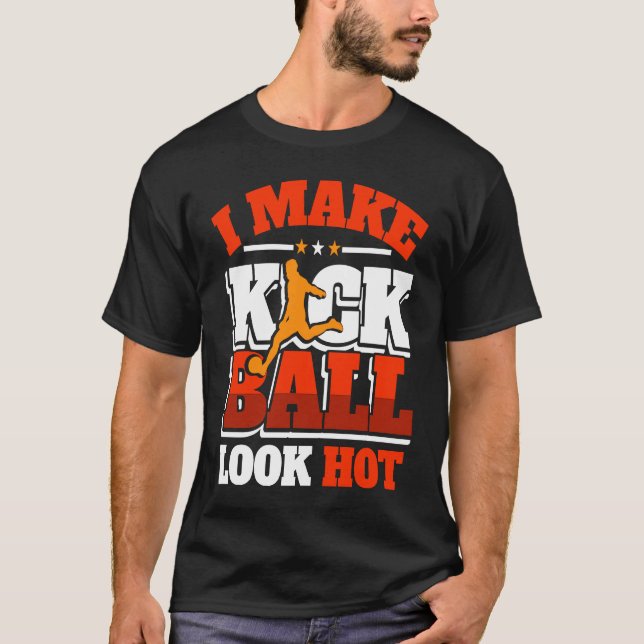 Kickball Player Look Hot Kick Ball Squad Team T-Shirt (Vorderseite)