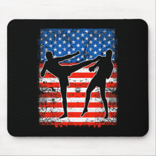 Kickboxkämpfer auf amerikanischer Flagge Patriotis Mousepad