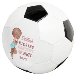 Kicken des Personalisierten Fußball-Balls für den Fußball