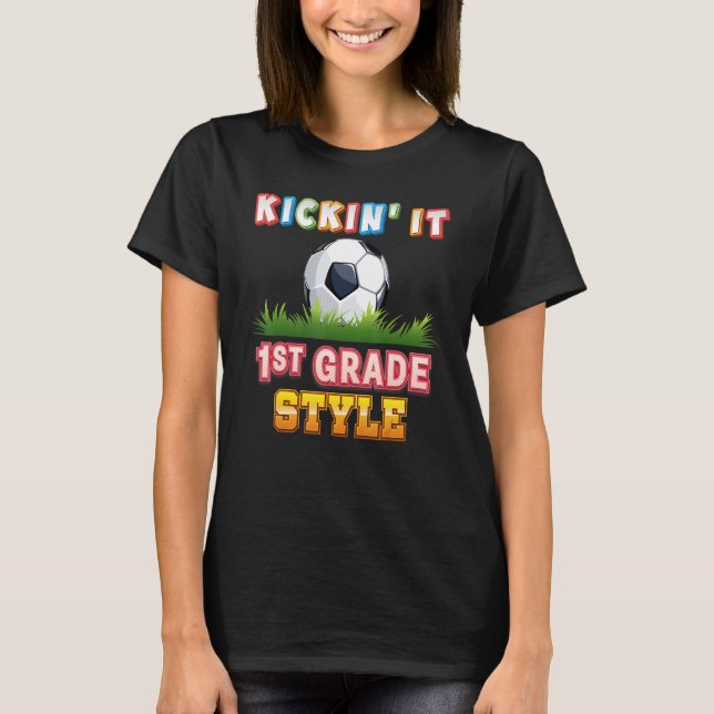 Kickin It 1st Grade Soocer Player First Kid T-Shirt (Vorderseite)