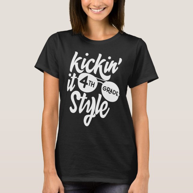 Kickin it 4. Klasse Shirt Kids Back to Schoo (Vorderseite)