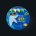 Kids Blue Shark Fintastic Birthday Button<br><div class="desc">Feiern Sie Ihren kleinen Hai zum Geburtstag! Dieses hübsche Blau mit Sonnenbrillen ist ein Hit für Ihr Party. Sämtliche Texte können auf der Einladung angepasst werden. Blasen und Fische sorgen für unterhaltsame Details. Ideal für alle Untersee-Party oder Hai-Party. Grafik nach PrettyGrafik.</div>