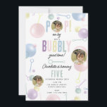 Kids Bubble Party POP auf By Birthday Custom Foto Einladung<br><div class="desc">Ein niedliches, buntes Blasmuster, das sich ideal für Kinder oder Lieben von Blasenkunstkunst eignet. Dieses hübsche, handgefertigte illustrierte Blasendesign ist ideal für Kindergeburtstage. In der Kollektion dieses Designs können Sie die passende Gestaltung der Geburtstagsfeier und die Vorzüge des Hauses bewundern. Passen Sie die Details und das Foto an und machen...</div>