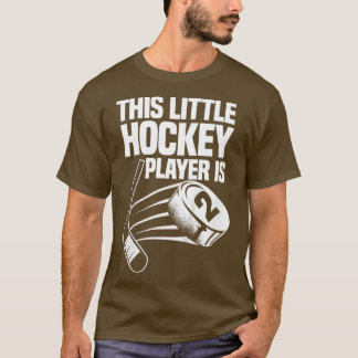 Kids Funny Dieser kleine Hockey-Spieler ist 2. Geb T-Shirt