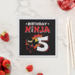 Kids Ninja Birthday Party Gift - 5 Jahre Old Serviette<br><div class="desc">This Birthday Ninja 5 design feature the Ninjutsu Japanese symbol,  half-tone comic style background and a cartoon ninja karate kick graphic that your 5 year old birthday ninja boy or girl will!</div>