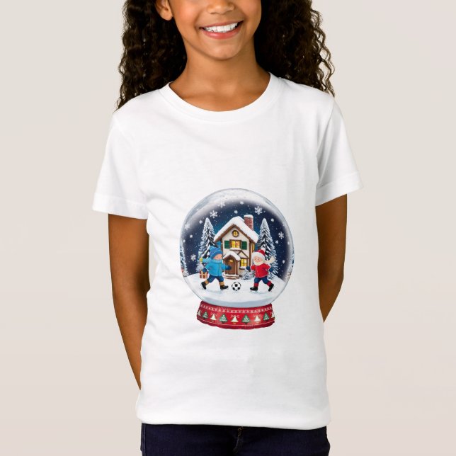 Kids Playing Soccer in Christmas Snowball T-Shirt (Vorderseite)