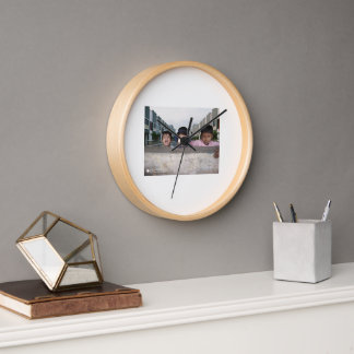 Kids' Smiles Inside, Timeless Memories Outside Uhr