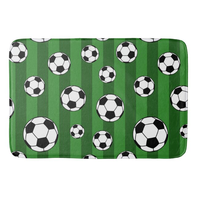 Kids Soccer Ball Pattern on Green Stripes Bathroom Badematte (Vorderseite)