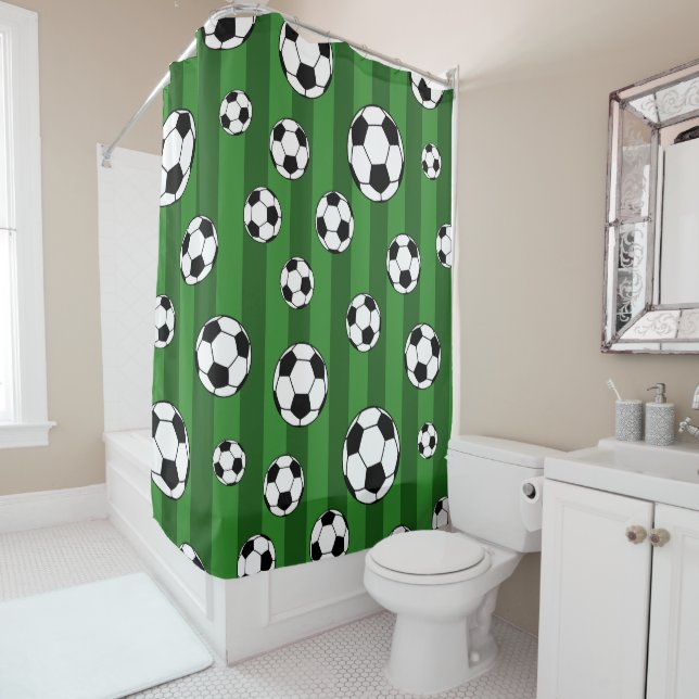 Kids Soccer Ball Pattern on Green Stripes Bathroom Duschvorhang (Beispiel)