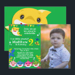 Kids Yellow Rainbow Shark Birthday Foto Einladung<br><div class="desc">Feiern Sie Ihren kleinen Hai zum Geburtstag! Personalisiert mit dem Foto Ihres Kindes. Diese hübsche und farbenfrohe Hai-Familieneinladung wird ein Hit für Ihr Party sein. Blasen,  Haie,  Fische und Korallen sorgen für unterhaltsame Details. Ideal für alle Untersee-Party oder Hai-Party. Grafik von Mujka.</div>