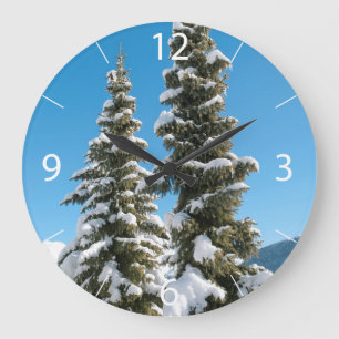 Kiefernbäume unter dem Schnee Große Wanduhr