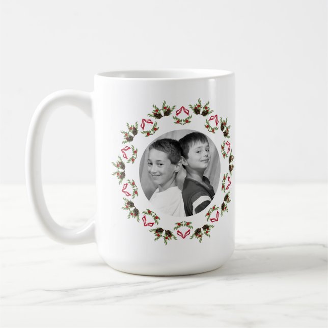 Kiefernconen und Beeren Mandala-Tasse Kaffeetasse (Links)