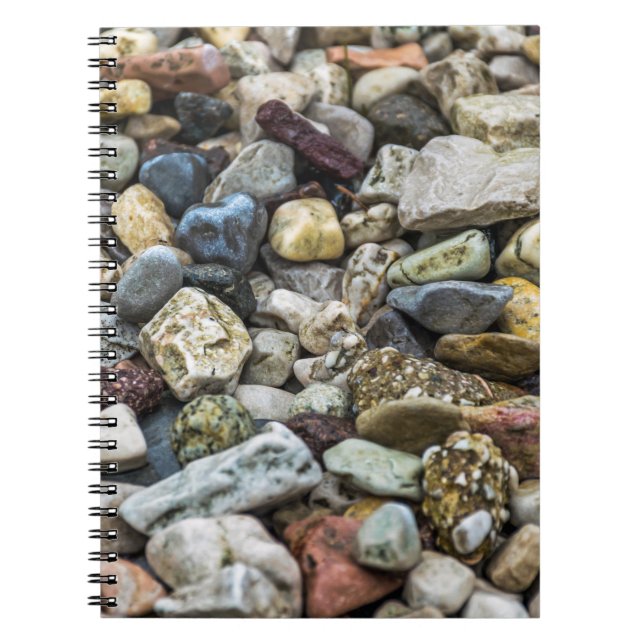 Kiesel auf einem Strandnotizbuch Notizblock (Vorderseite)