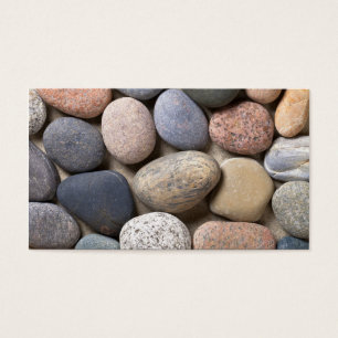Kiesel-Steine auf Sand für Hintergrund