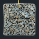 Kieselsteine auf Strandstein-Fotografie Keramikornament<br><div class="desc">Kieselsteine auf Strandstein-Fotografie</div>