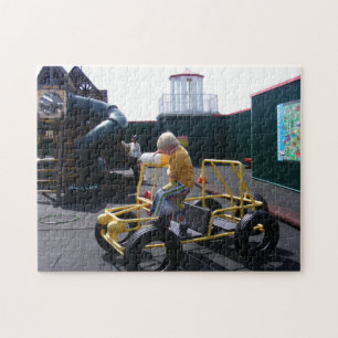 Kind, das auf Spielplatz-Jeep-Puzzlespiel klettert Puzzle