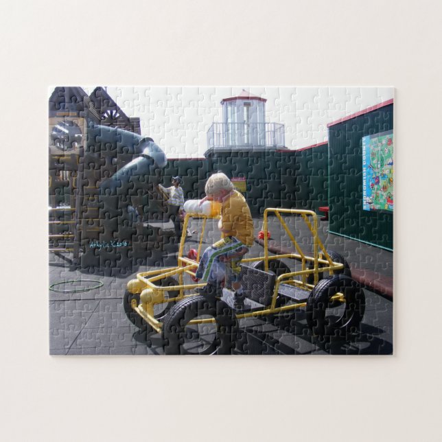Kind, das auf Spielplatz-Jeep-Puzzlespiel klettert Puzzle (Horizontal)