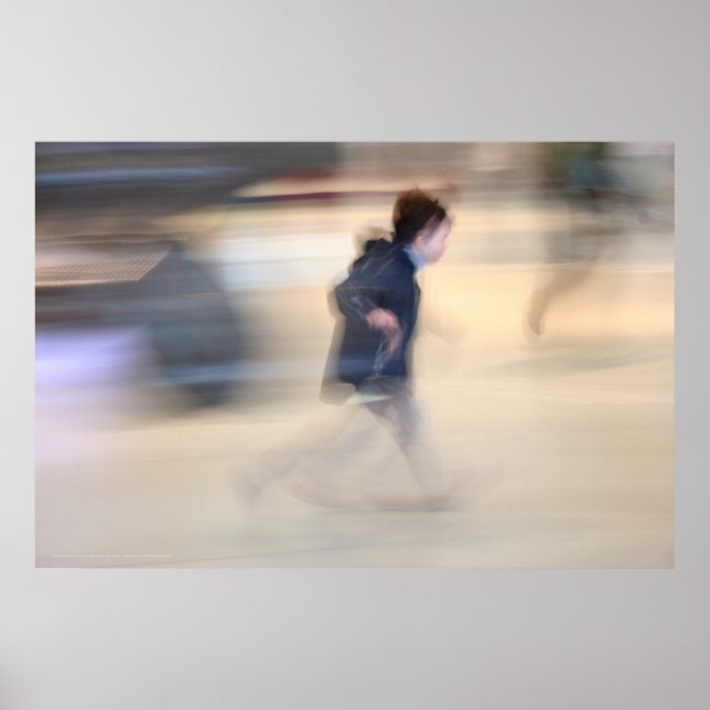 Kind, das aus dem Spider Beaubourg Poster der LB e (Vorne)