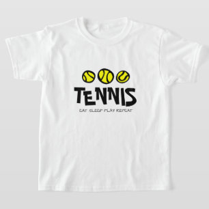 Kind ist Tennis im Shirt. Wiederholen Sie den Slee T-Shirt