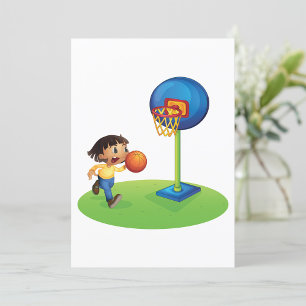 Kind spielt Basketball mit Korb Spaß Sport Einladung