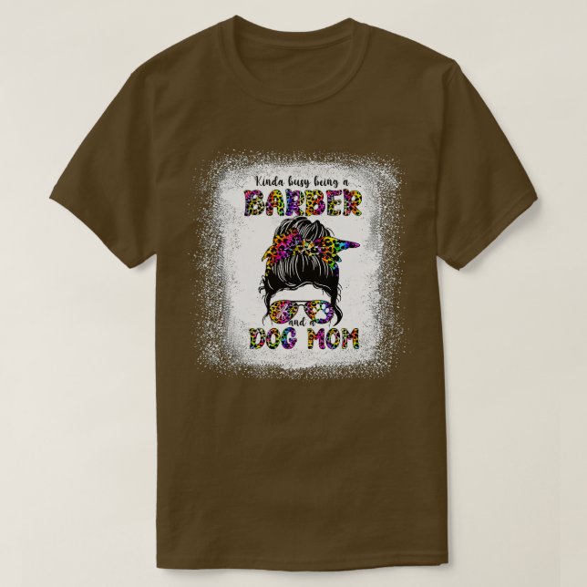 Kinda beschäftigt als Friseur und Hundemutter Mama T-Shirt (Design vorne)
