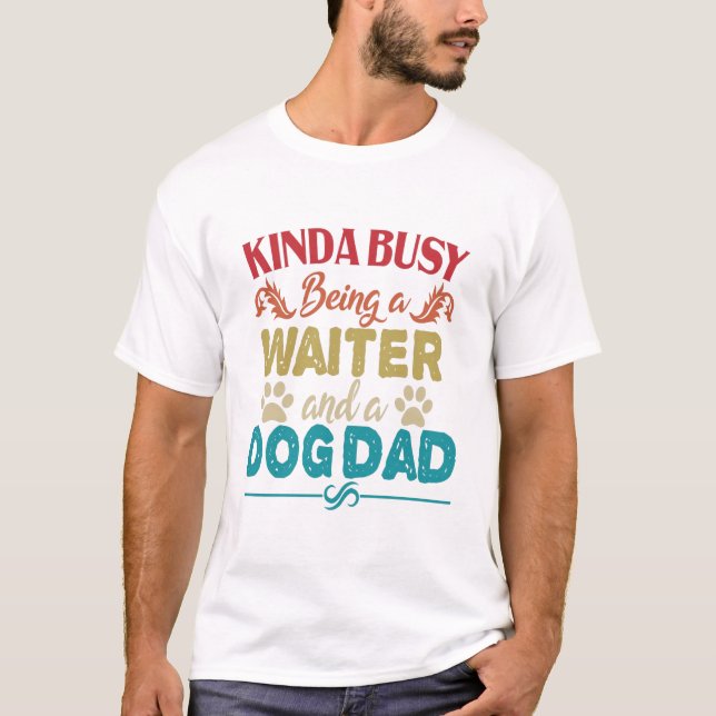 Kinda beschäftigt, ein Kellner und ein Hund Vater  T-Shirt (Vorderseite)