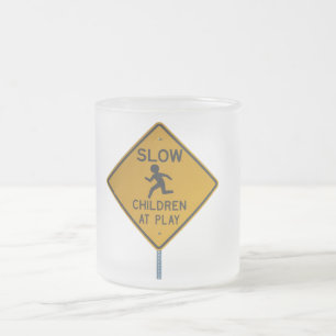 KINDER AM SPIEL MATTGLASTASSE