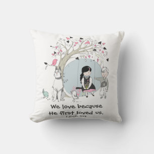 Kinder auf Baumhaufen 1 John 4:19 Kissen