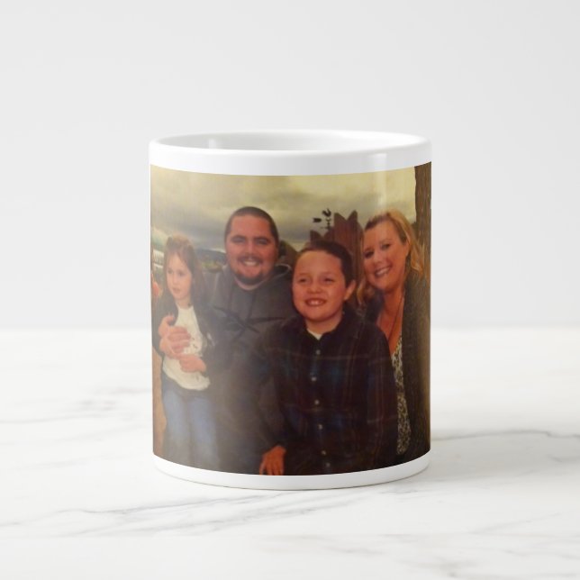 Kinder auf einer Schale Jumbo-Tasse (Vorderseite)