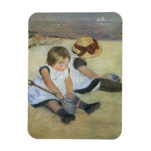 Kinder beim Spielen am Strand von Mary Cassatt Magnet