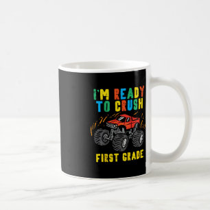Kinder bereit, den Monster-Lkw der ersten Klasse z Kaffeetasse