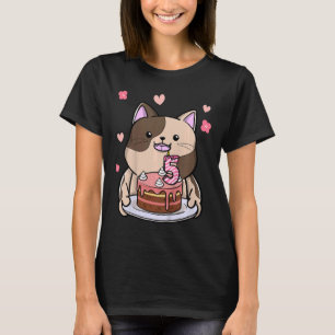 Kinder Chubby Cat mit einem Geburtstagskuchen 5. J T-Shirt