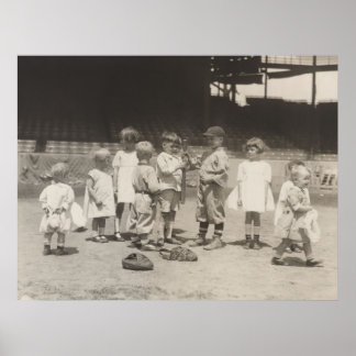 Kinder der 1920er Jahre spielen Baseball auf dem F Poster