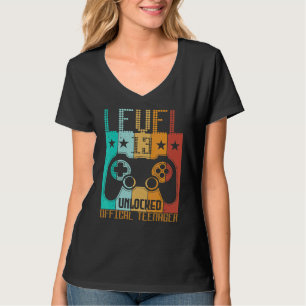 Kinder, die 13 Jahre alt sind, spielen Vintag T-Shirt