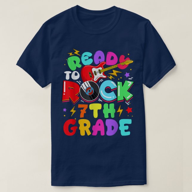 Kinder, die auf der 7. Klasse Gitarre sitzen und w T-Shirt (Design vorne)