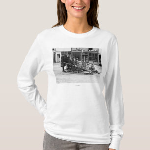 Kinder, die auf Pferdeschlitten in Seward spielen T-Shirt