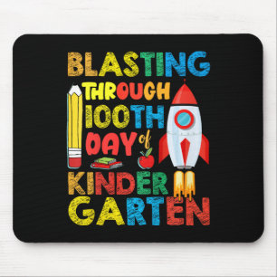 Kinder, die bis zum 100. Tag des Kindergartens bo Mousepad
