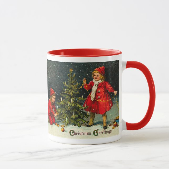 Kinder, die den Weihnachtsbaum schmücken Tasse (Rechts)